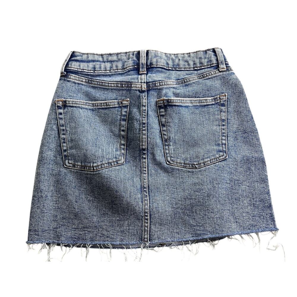 Wild Fable Denim Jeans Skirt Sz 6 Casual Medium Blue Wash Distressed Raw Hem - Picture 4 of 5